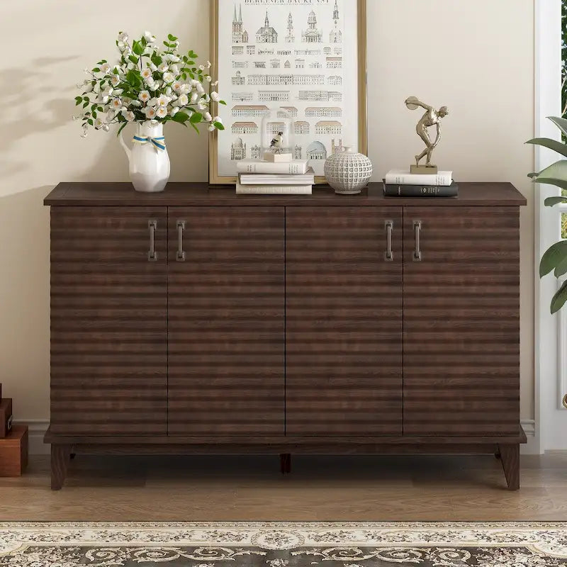 Credenza a 4 ante con ampio spazio contenitore e ripiani regolabili