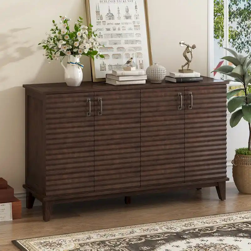 Credenza a 4 ante con ampio spazio contenitore e ripiani regolabili