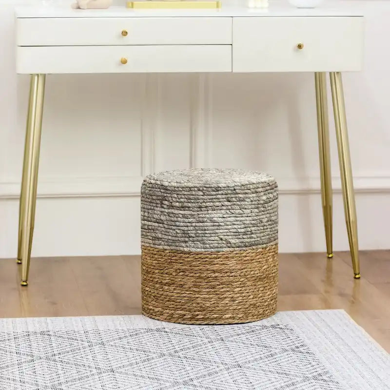 Pouf rotondo intrecciato in foglie di tifa naturale con struttura in legno