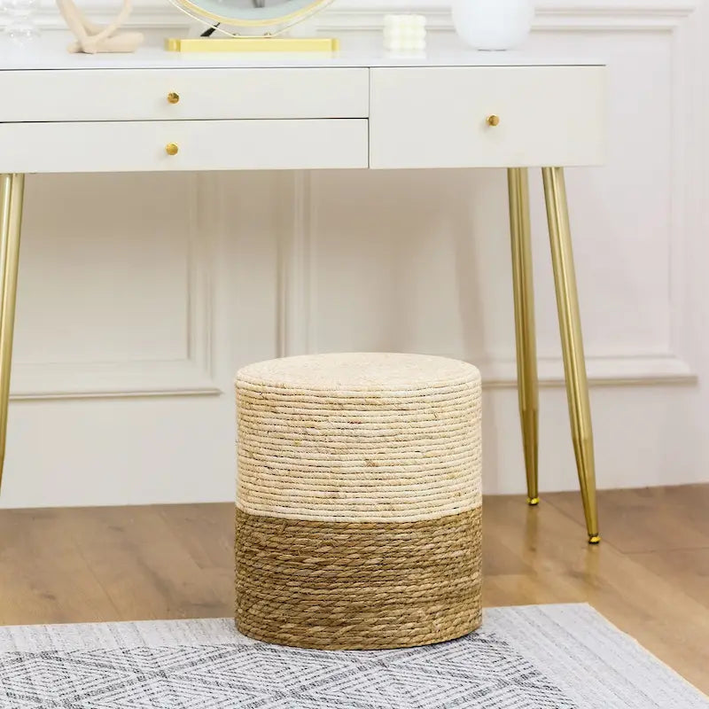 Pouf rotondo intrecciato in foglie di tifa naturale con struttura in legno