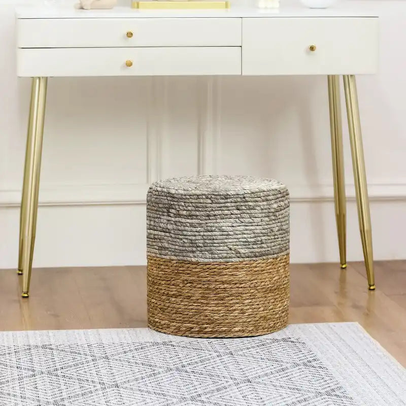 Pouf rotondo intrecciato in foglie di tifa naturale con struttura in legno