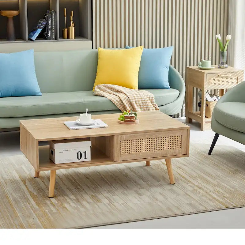 Mesa de centro rectangular con puerta corrediza de ratán y patas de madera