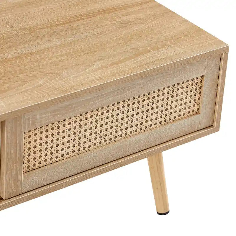 Mesa de centro rectangular con puerta corrediza de ratán y patas de madera